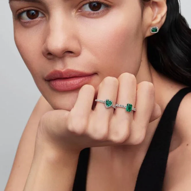 Sparkling Rectangular Green Stud Earrings - Image 4