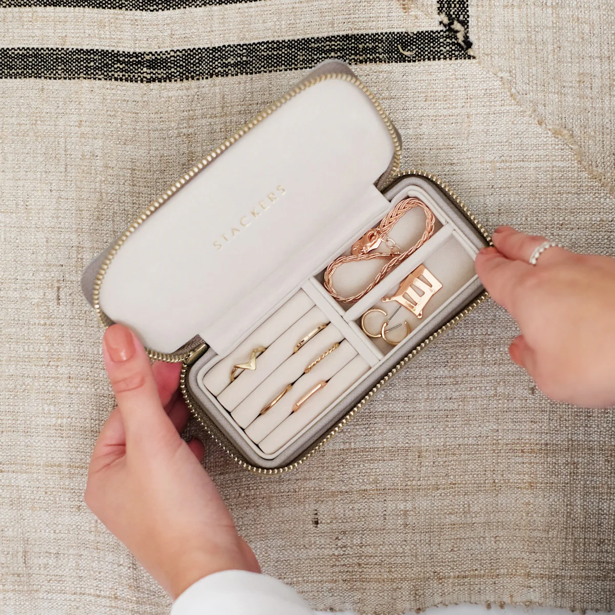 Taupe Zipped Medium Travel Jewellery Box - Image 3