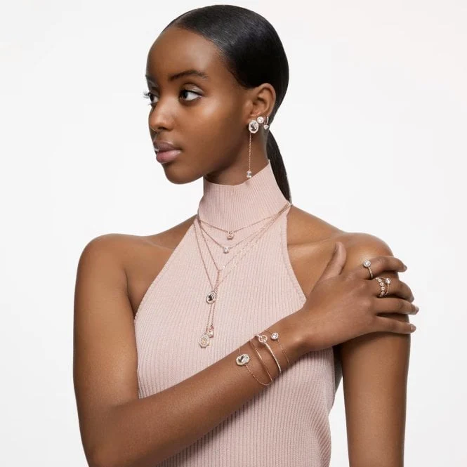 Stilla Pendant Necklace with Round-Cut White Crystal in Rose Gold - Image 5